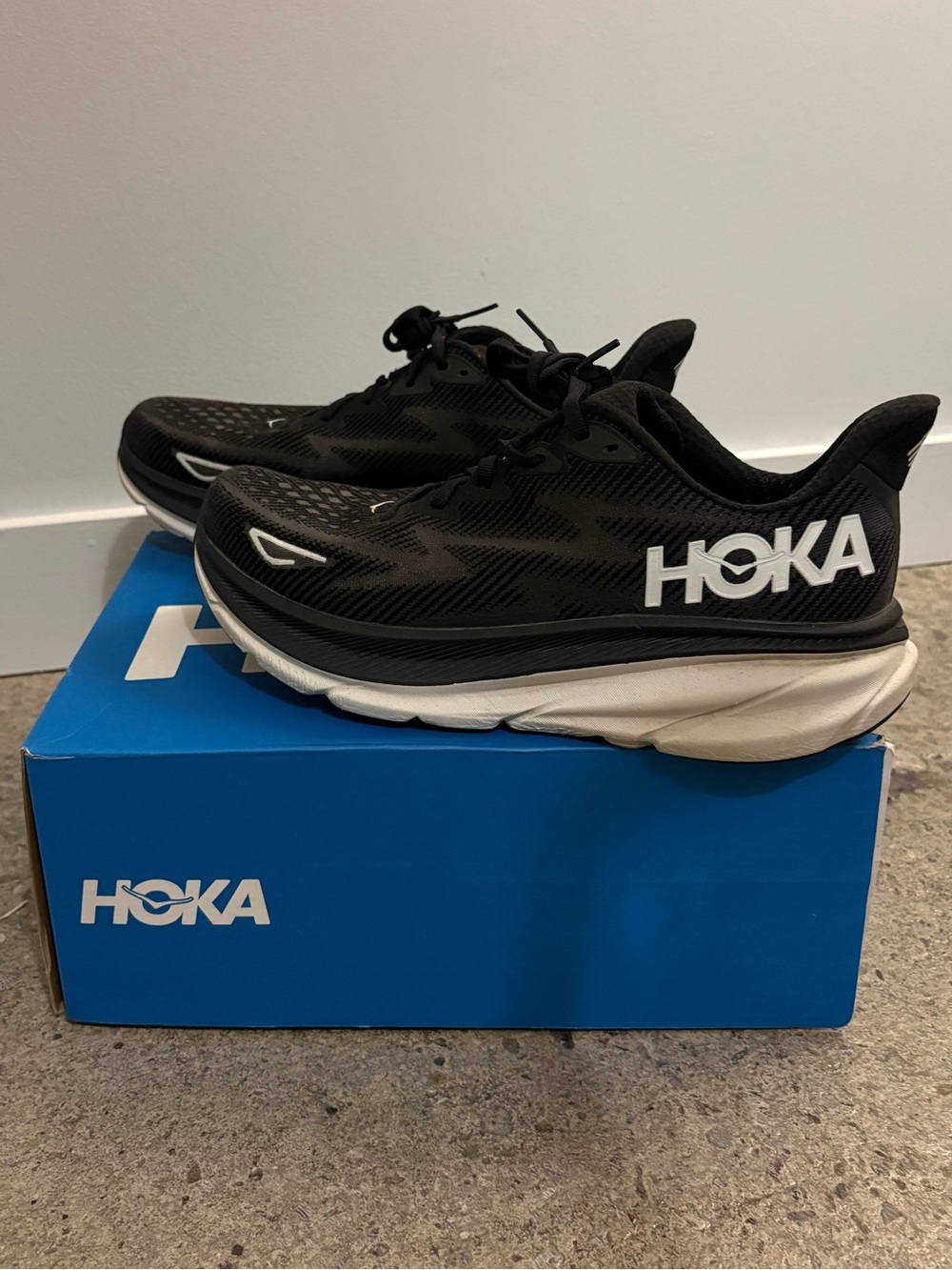 HOKA Clifton 9 Men's Running Shoes Black/White Sz US 10D